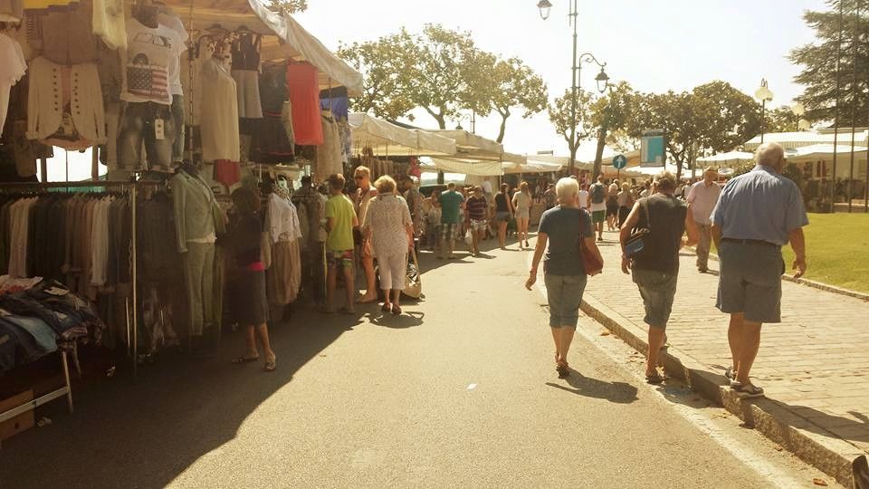 Photo of Open air market and good shopping in front of Garda Lake (Italy). 2/10 by Gina Kubiliūtė