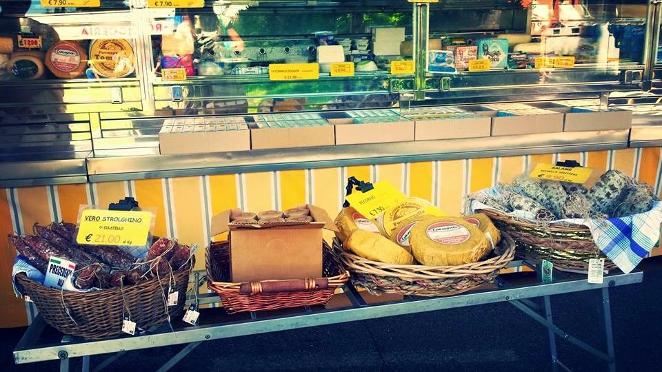 Photo of Open air market and good shopping in front of Garda Lake (Italy). 10/10 by Gina Kubiliūtė