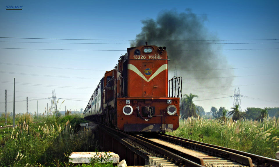 Photo of 4 Reasons Why Traveling by Train in India is Amazing by Reshma Narasing
