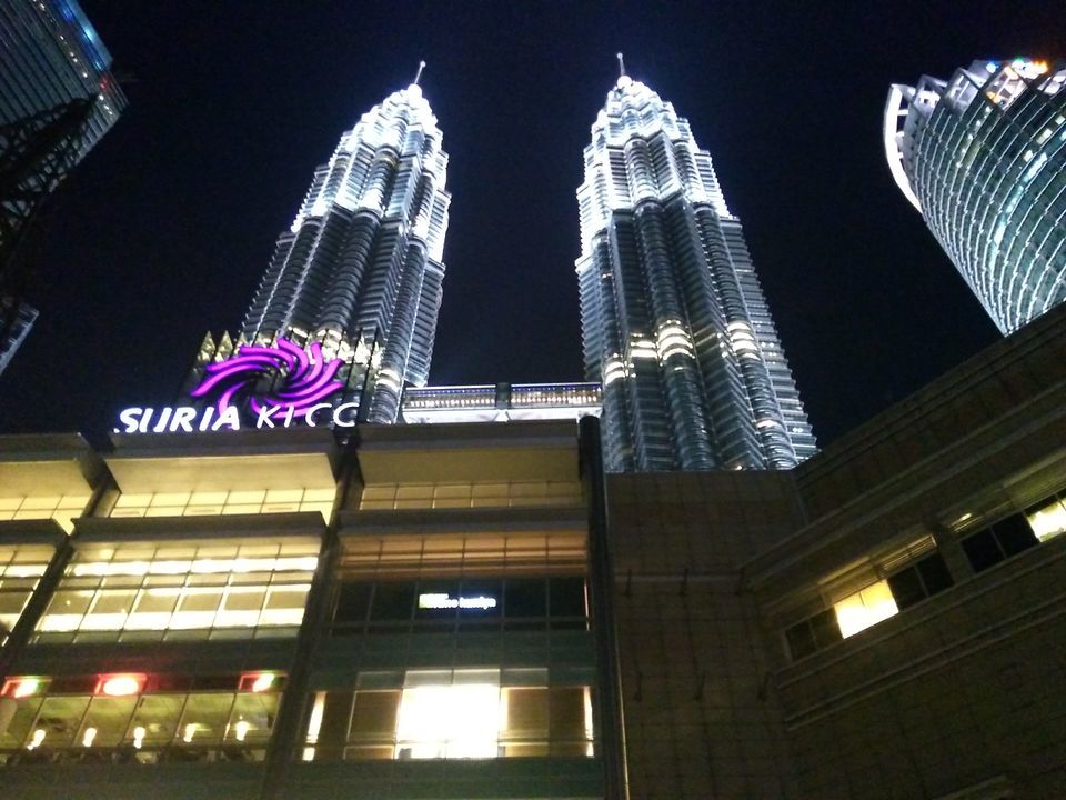 Photo of Petronas Twin Tower, Kuala Lumpur City Centre, Kuala Lumpur, Federal Territory of Kuala Lumpur, Malaysia by Krupal Shah