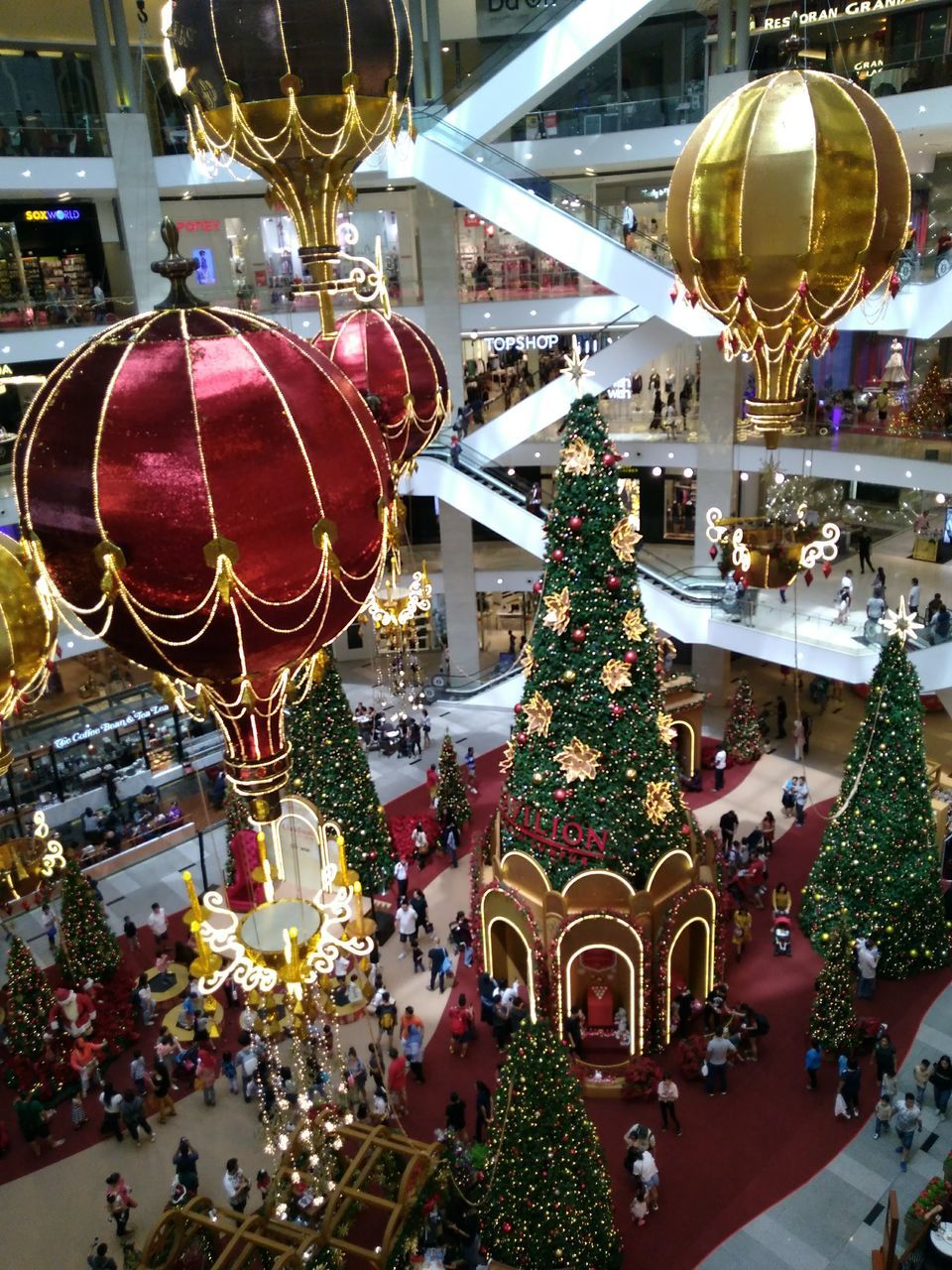 Photo of Bukit Bintang, Kuala Lumpur, Federal Territory of Kuala Lumpur, Malaysia by Krupal Shah