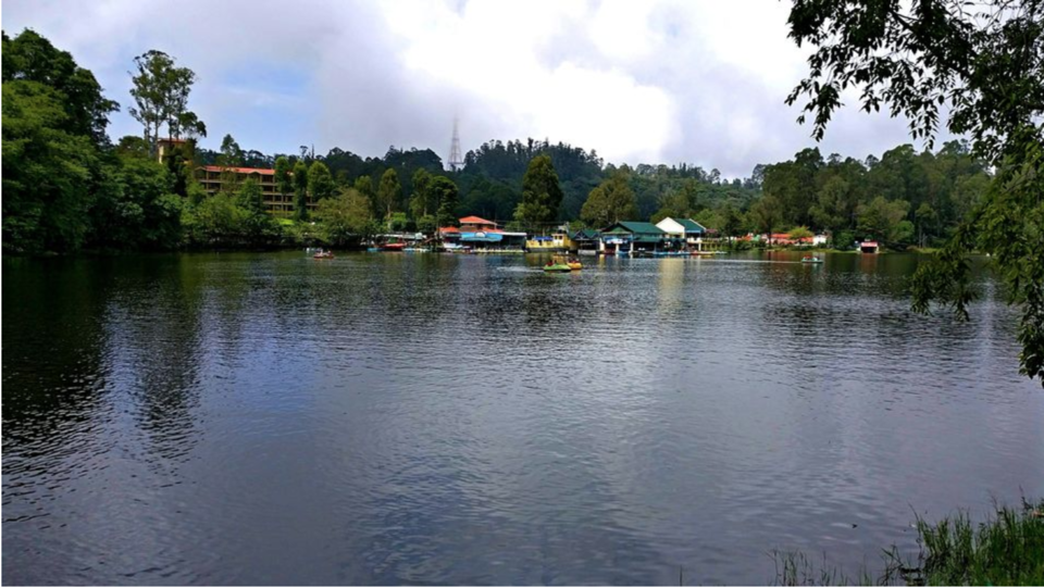 Photo of Kodaikanal Lake, Kodaikanal, Tamil Nadu by Swati Keshri