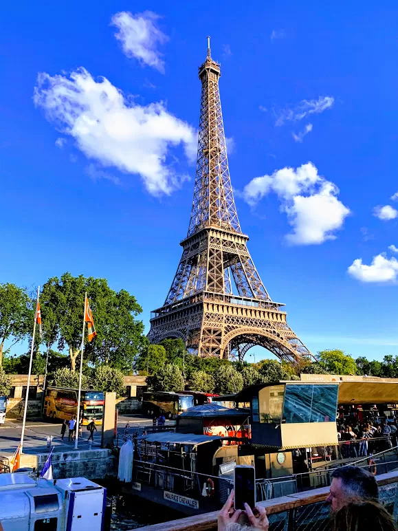Photo of Eiffel Tower, Paris, France by Swati Keshri