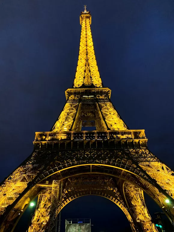 Photo of Eiffel Tower, Paris, France by Swati Keshri