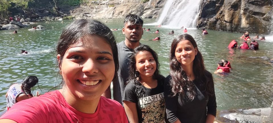 Photo of 4 people_1 State_ 5days by Shivani Pawar