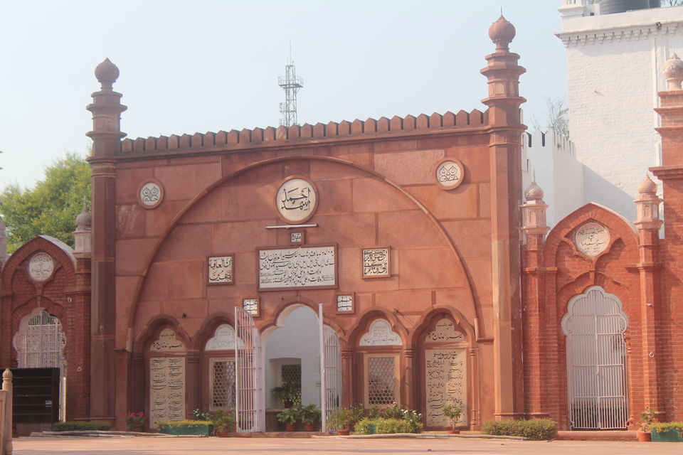 essay on aligarh muslim university