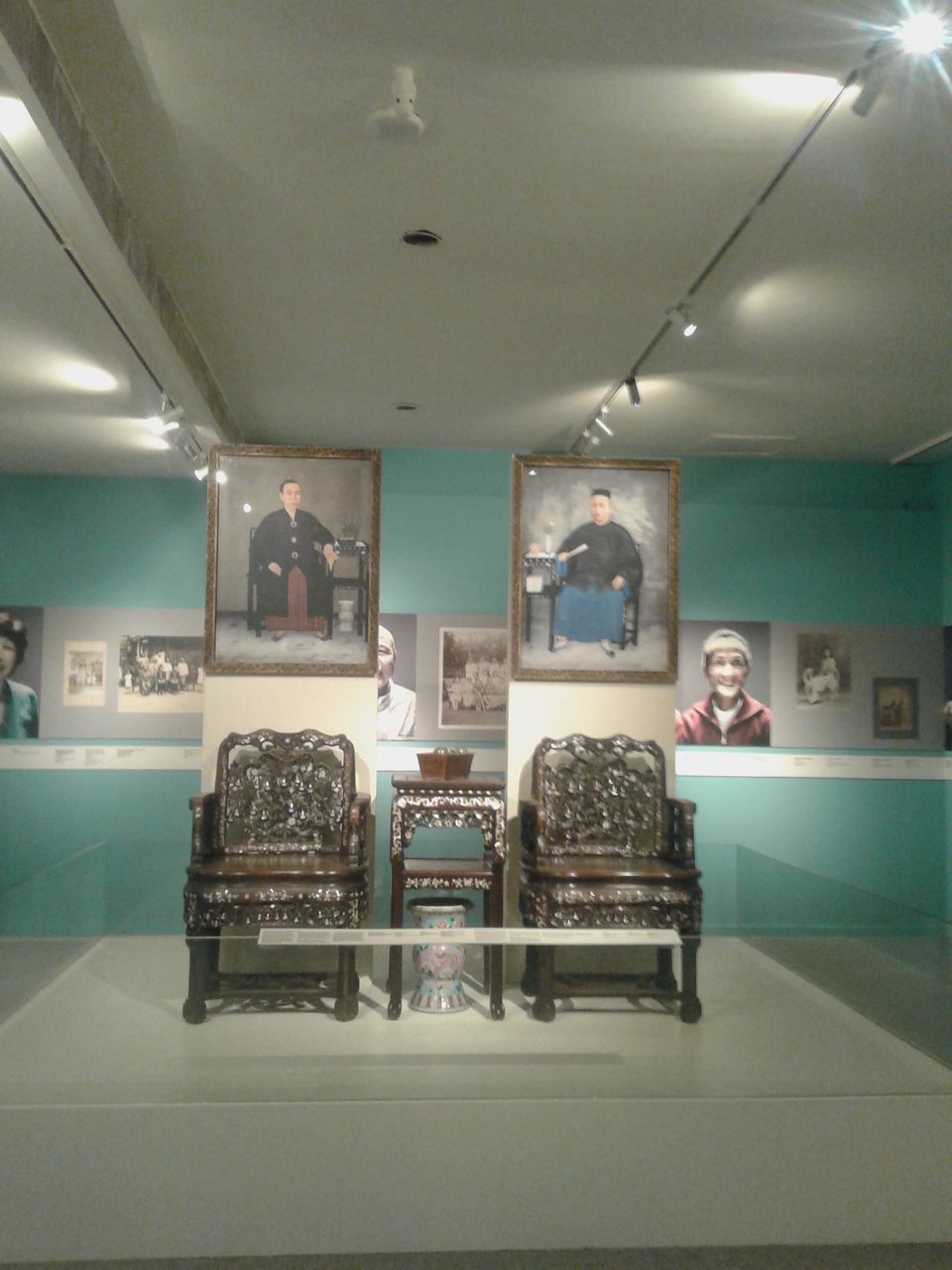 Photo of A metro card, a bottle of water and my camera phone (in and around the national museum) 34/41 by Timsy Banati