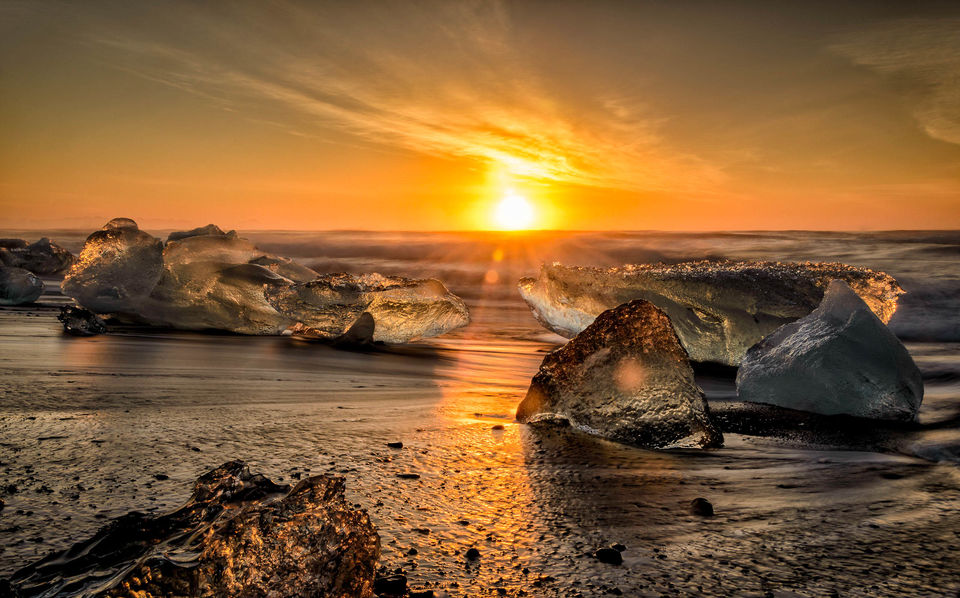 Photo of Your Dream Job Is Here! Earn $4,500/mo To Move To Iceland & Travel The World by Priya Pareek