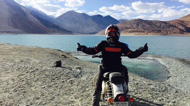Photo of 19-Year-Old Girl Conquers Khardung La Pass On Her Royal Enfield by Priya Pareek