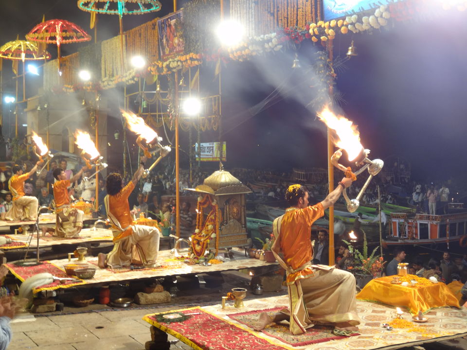 Photo of Your Guide To 24 Holy Hours In Vibrant Varanasi 6/7 by Priya Pareek