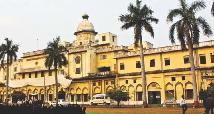 Photo of Chattar Manzil, Mahatma Gandhi Marg, Qaiserbagh, Lucknow, Uttar Pradesh, India by Priya Pareek
