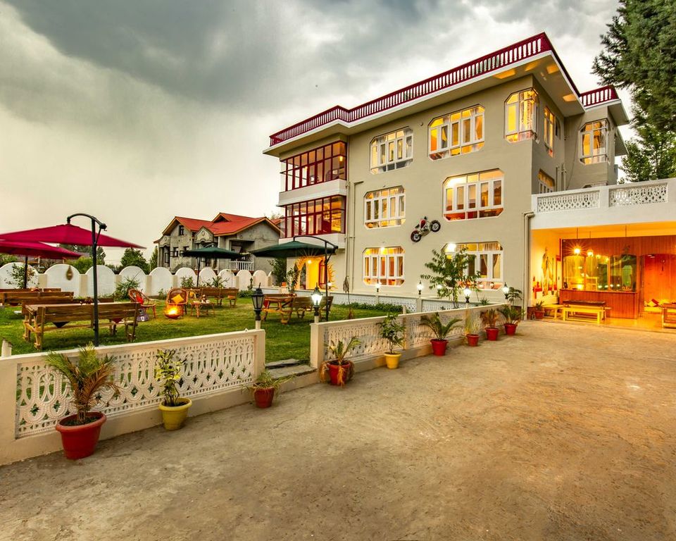 Photo of Oozing Elegance & Beauty, Zostel Srinagar Is Backpackers' Paradise In 'Heaven on Earth' by Priya Pareek