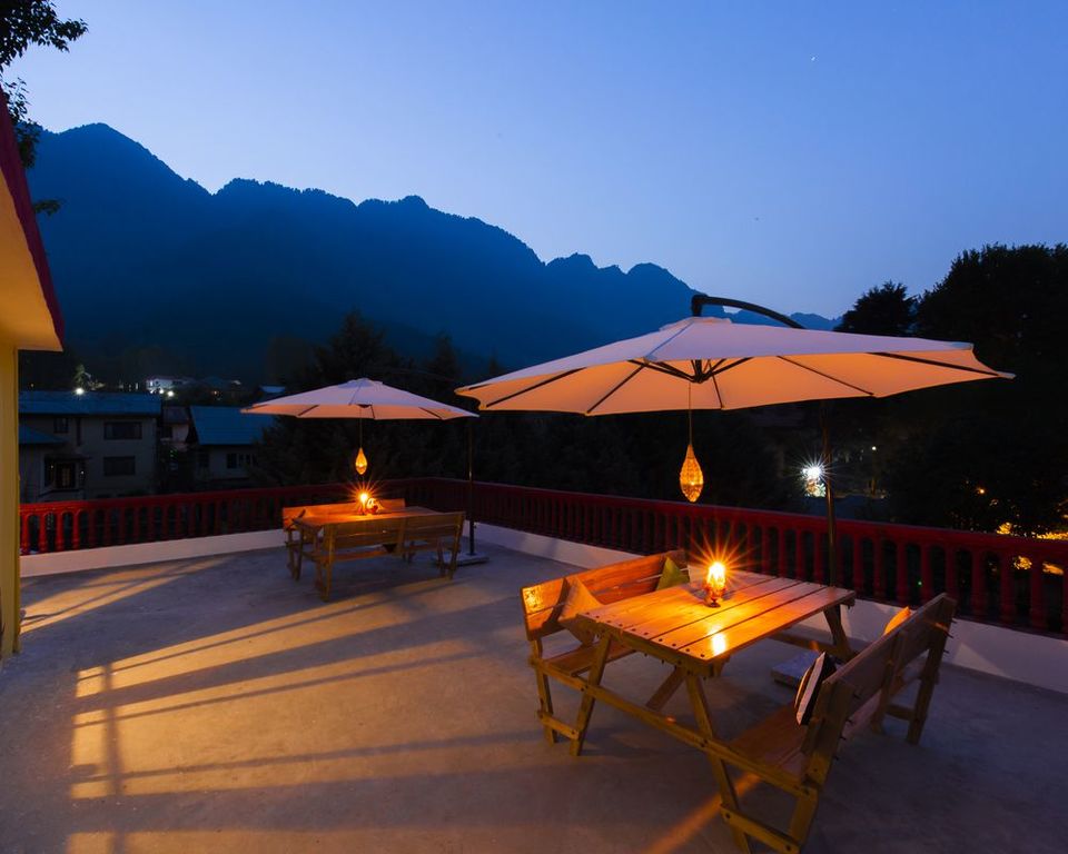 Photo of Oozing Elegance & Beauty, Zostel Srinagar Is Backpackers' Paradise In 'Heaven on Earth' 8/8 by Priya Pareek