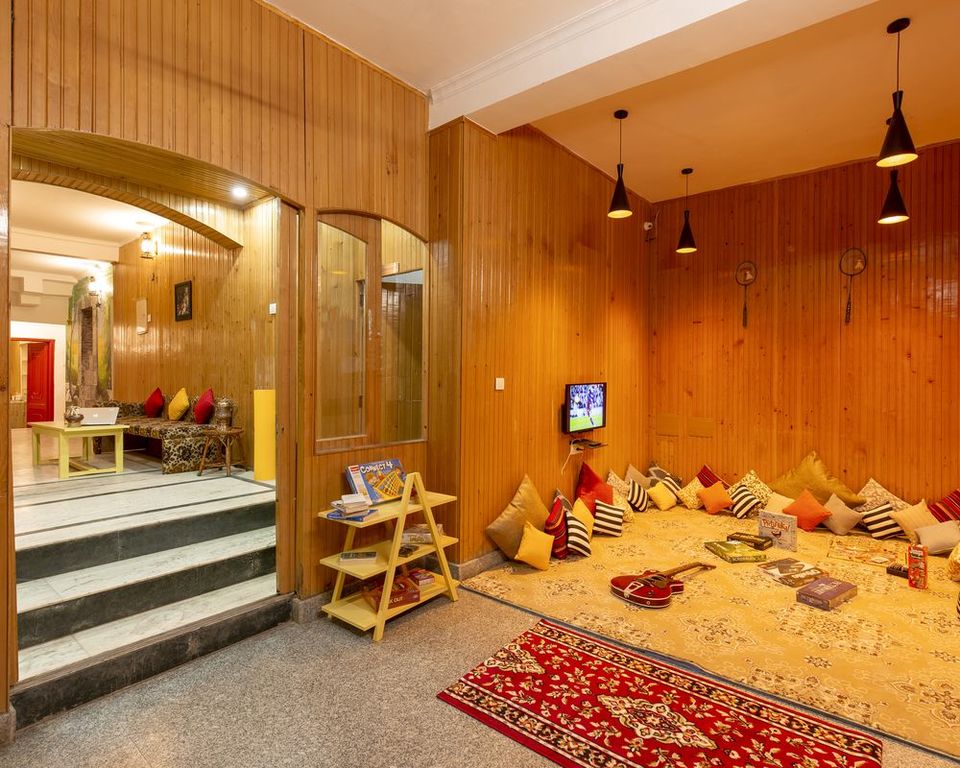 Photo of Oozing Elegance & Beauty, Zostel Srinagar Is Backpackers' Paradise In 'Heaven on Earth' 7/8 by Priya Pareek