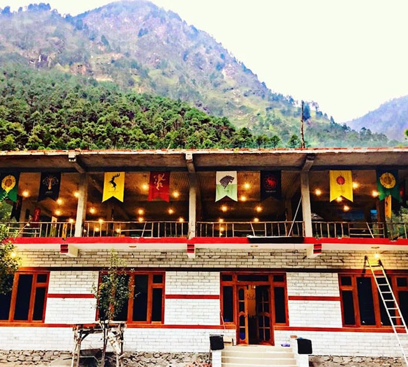 Photo of This Game Of Thrones Themed Hostel In Kasol Has Beds Starting @ ₹269 by Priya Pareek