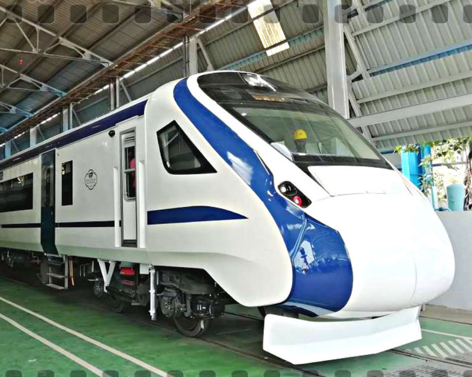 Photo of India’s First Engine-less Train Debuts On Tracks, Here're 10 Things To Know! 3/4 by Priya Pareek