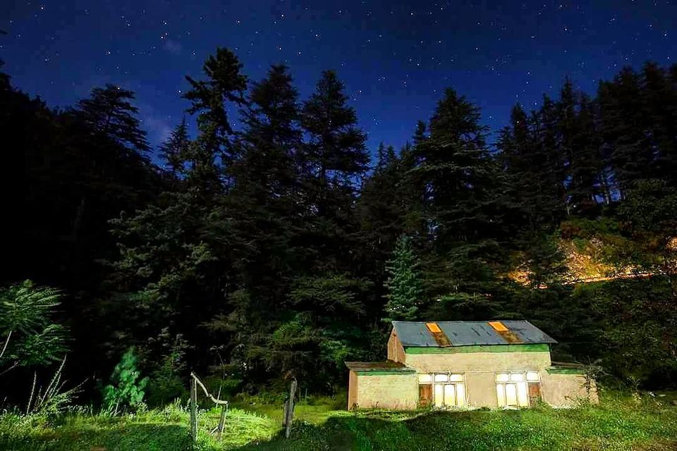 Photo of Live with Artists and Get Rid of That Creative Block at This Hostel in Himachal by Priya Pareek