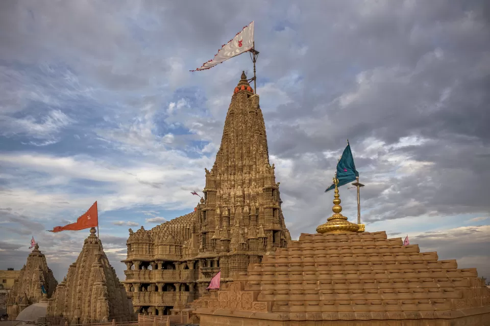 Photo of Dwarkadhish Temple, Kishan Park Society, Jamnagar, Gujarat, India by Priya Pareek