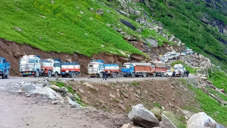 Photo of Avalanche Hits Lahaul; Rockslide Blocks Chandigarh-Manali Highway by Priya Pareek