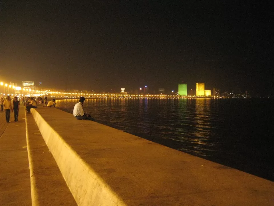 Photo of Marine Drive, Churchgate, Mumbai, Maharashtra, India by Priya Pareek