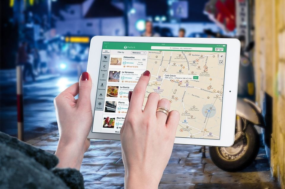 Photo of Apps You Need to Use While Travelling That Make Your Life Easier! by Priya Pareek