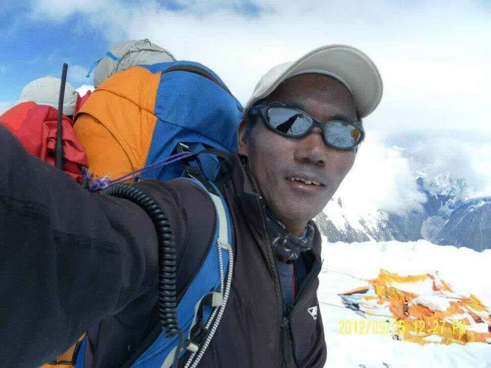 Photo of Mount Everest Witnesses Traffic Jam as 200 Trekkers Attempt to Reach the Summit 1/1 by Priya Pareek