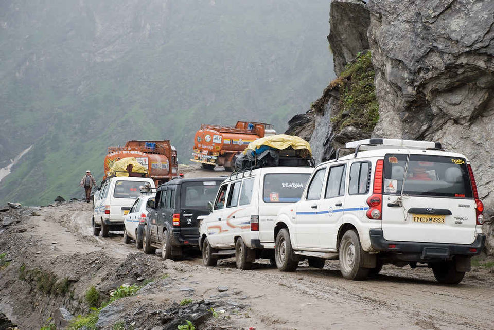 Photo of Four-Km-Long Traffic Jam on Manali-Leh Highway, One-Way Traffic System Implemented by Priya Pareek