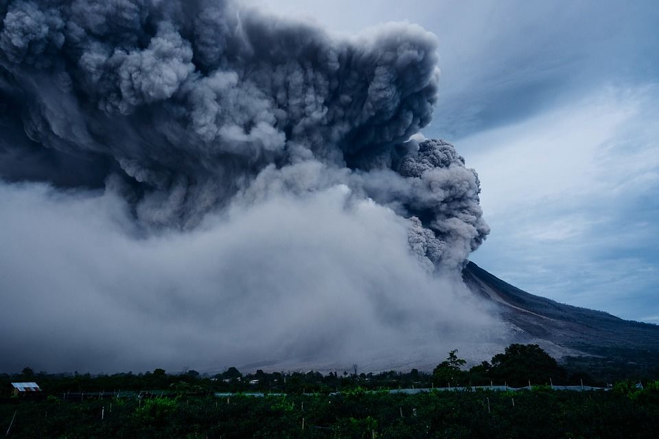 Photo of Tourists, Locals Flee as Mount Tangkuban Parahu Erupts in Indonesia by Priya Pareek