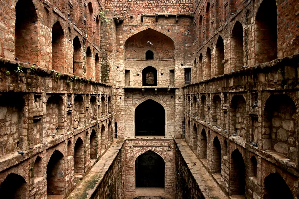 Photo of Agrasen ki baoli, Kasturba Gandhi Marg, near Diwanchand Imaging Centre, Hamdard Nagar, Vakil Lane, Mandi House, New Delhi, Delhi, India by Priya Pareek