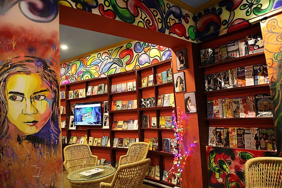 Photo of These Indian Establishments Are Run by Acid Attack Survivors by Priya Pareek