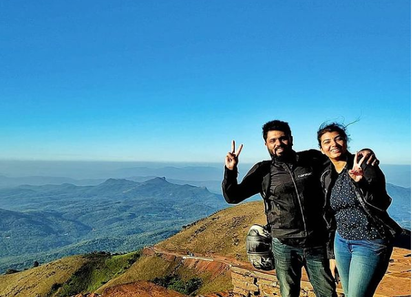 Photo of Kerala couple is travelling across India in their car amid pandemic, cooking food on road by Priya Pareek