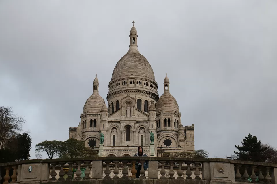 Photo of Sacre Coeur Cathedral, rue du Chevalier-de-La-Barre, Paris, France by Sagarika Mohanty