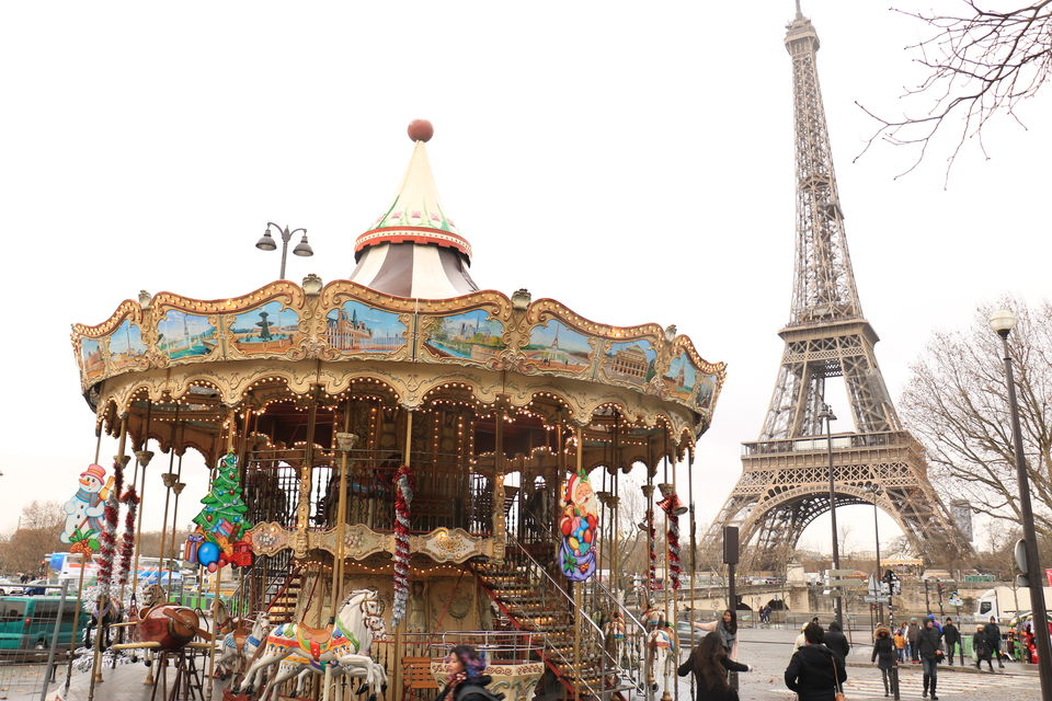 Photo of Eiffel Tower, Avenue Anatole France, Paris, France by Sagarika Mohanty