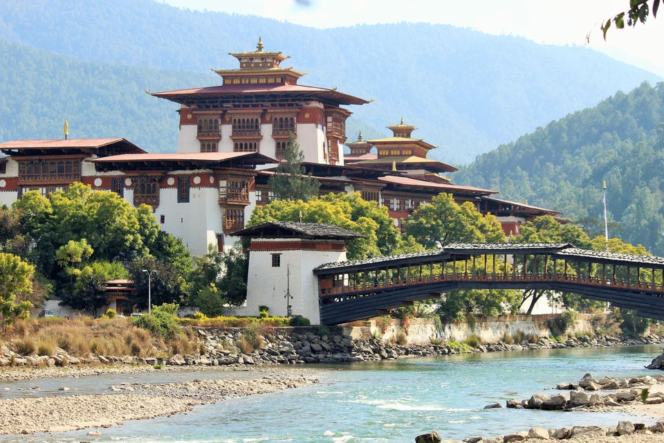 Photo of Dochula Chorten, Trashigang-Semtokha Highway, Hungtso, Bhutan by Abhinav Sharma