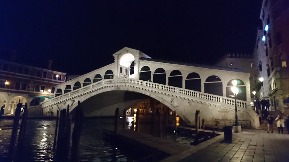 Photo of Rialto Bridge, Venice, Metropolitan City of Venice, Italy by Dianne Goh