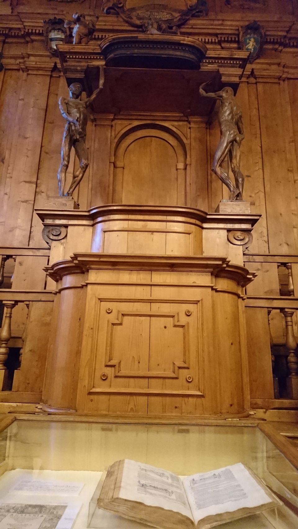 Photo of Teatro Anatomico, Piazza Galvani, Bologna, Metropolitan City of Bologna, Italy by Dianne Goh