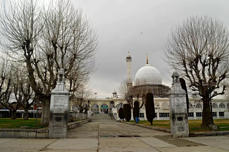 Photo of Masjid Shareif, Hazratbal Road, Khanyaar, Srinagar, Jammu and Kashmir 190003 by Niraz Nizam