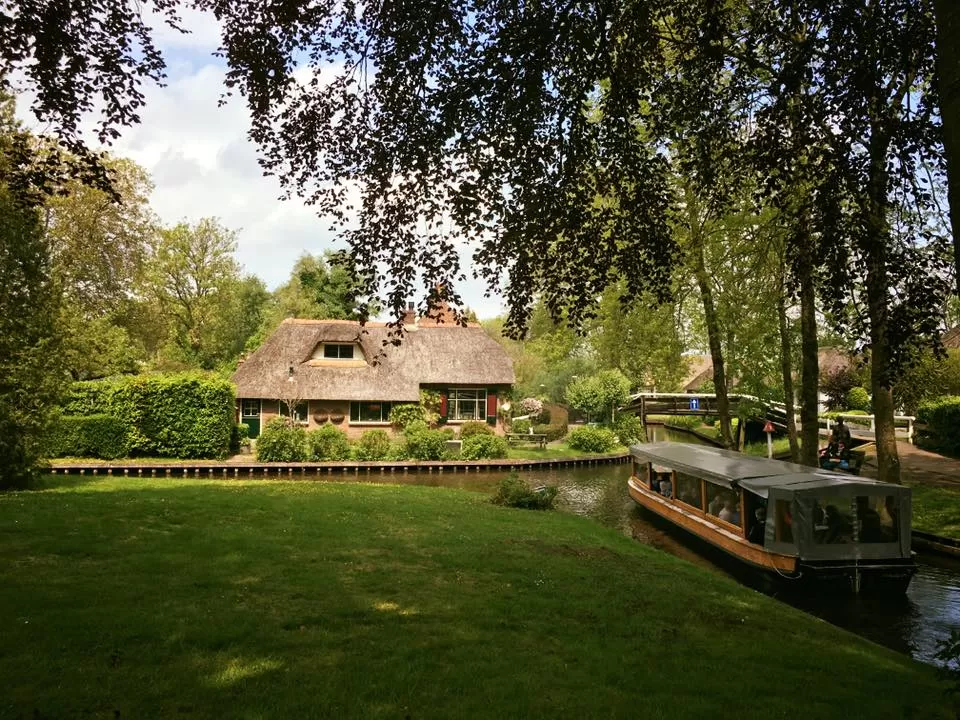 Photo of Giethoorn, Netherlands by Mrunal