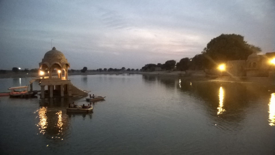 Photo of Gadisar Lake, Postal Colony, Jaisalmer, Rajasthan, India by Anuradha Anmol