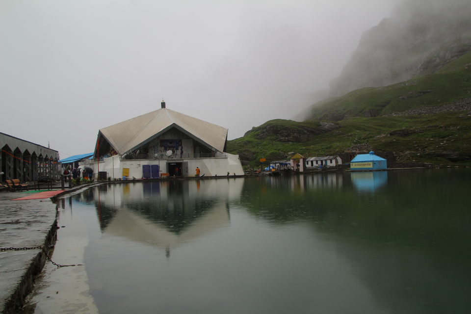 Photo of Trek to valley of flowers and Hemkund Sahib by Shubhrojyoti Laha