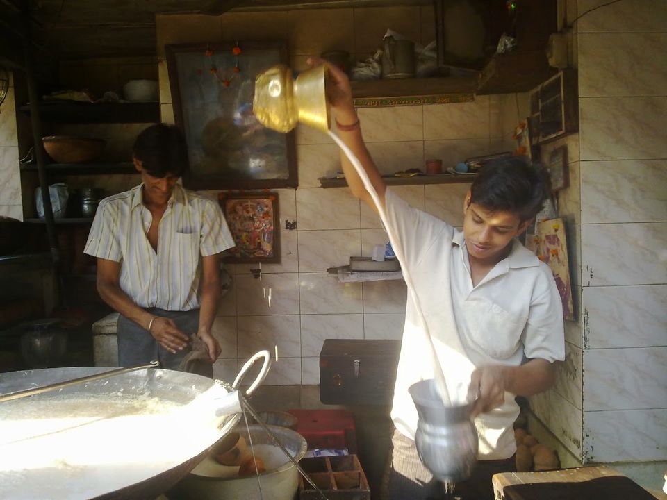 Photo of Lalbazar More, Bentinck Street, Lal Bazar, Kolkata, West Bengal, India by Dixit Motiwala