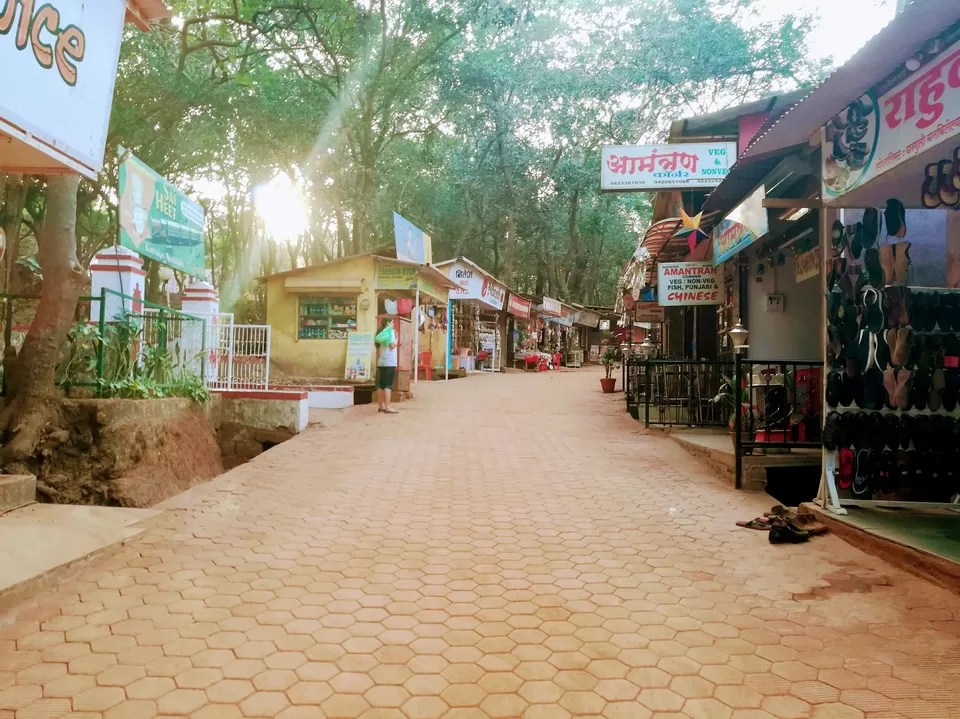 Photo of Matheran, Maharashtra, India by Manoj Bhatia