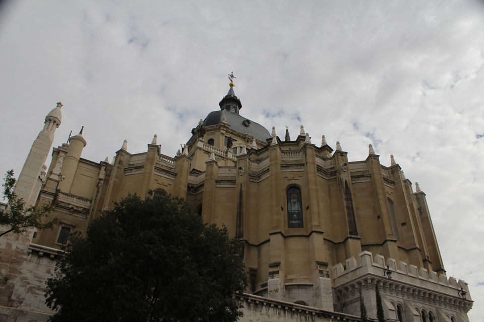 Photo of Almudena Cathedral, Calle de Bailén, Madrid, Spain by Prashant Pundir