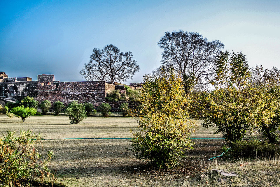 Photo of Bhangarh Fort, Bhangarh, Rajasthan, India by Achal Gupta