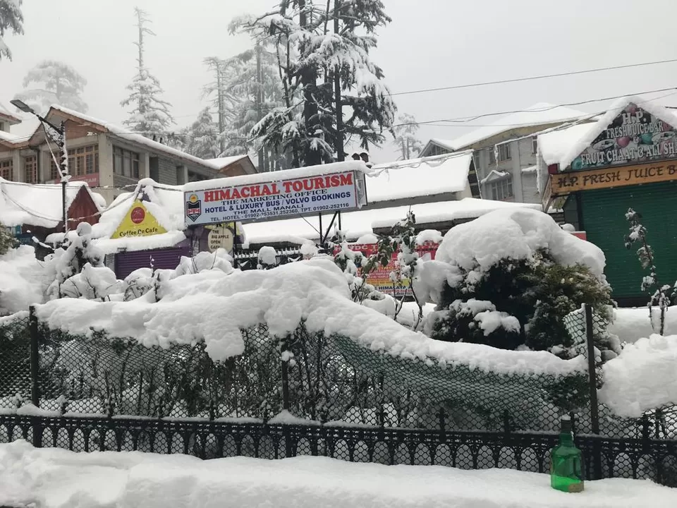 Photo of Mall Road, Manali, Himachal Pradesh by Lavanyam Pathania