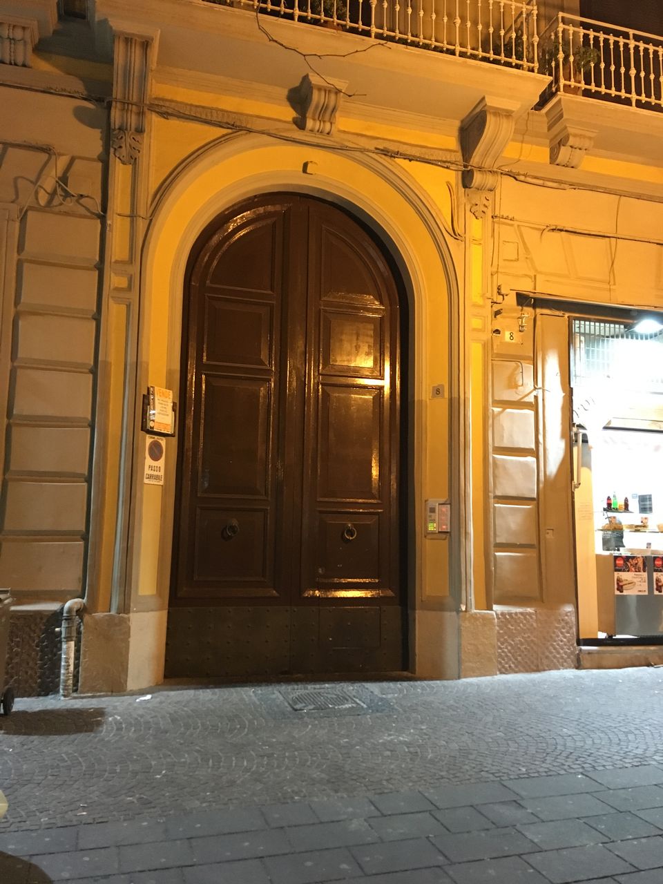 Photo of HOW WE NAVIGATED IN NAPLES TO OUR FIRST AIRBNB WITHOUT INTERNET by Preeti Singh