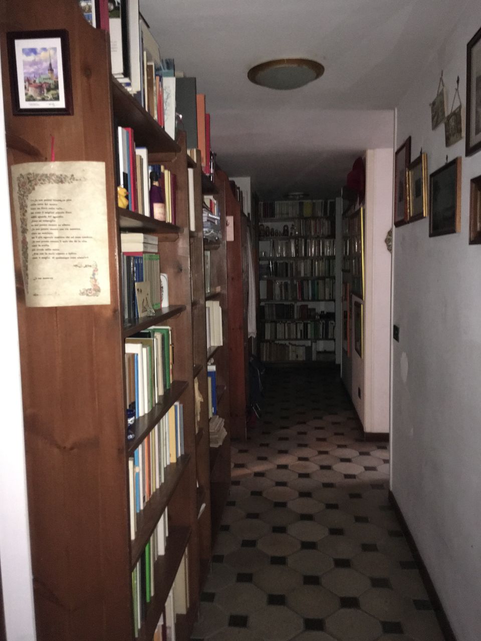 Photo of HOW WE NAVIGATED IN NAPLES TO OUR FIRST AIRBNB WITHOUT INTERNET by Preeti Singh