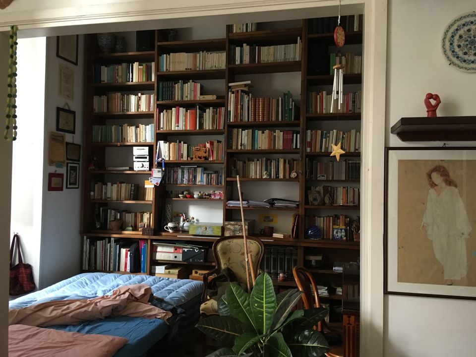 Photo of HOW WE NAVIGATED IN NAPLES TO OUR FIRST AIRBNB WITHOUT INTERNET by Preeti Singh