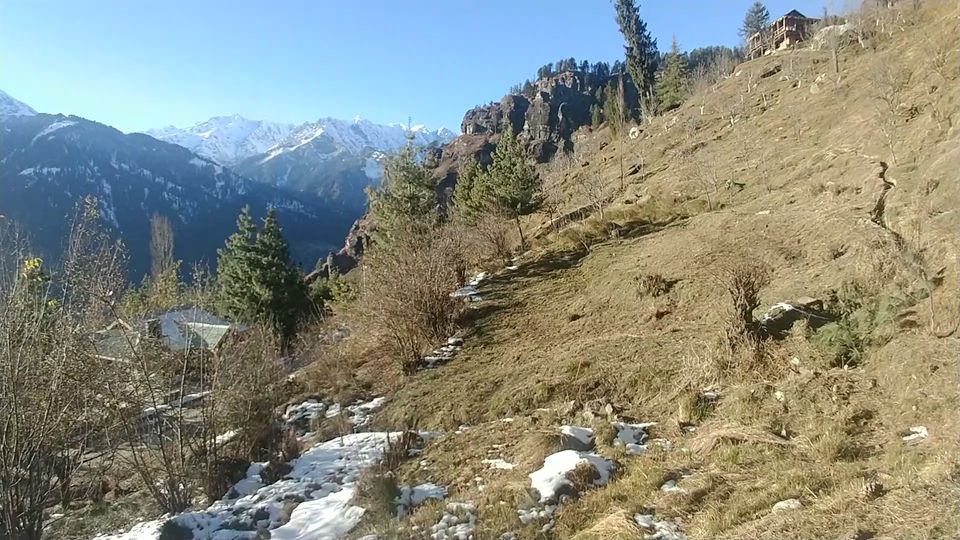Photo of Manali, a night of partying with foreigners and living in a mud house in a small village 1/2 by Yash Ahuja