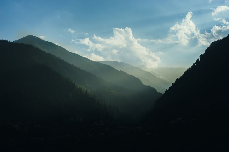 Photo of Manali, a night of partying with foreigners and living in a mud house in a small village by Yash Ahuja